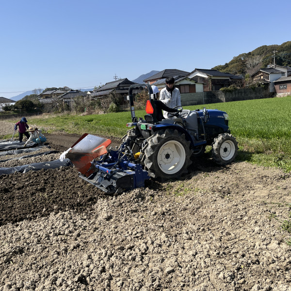 4号地にてトラクター実習